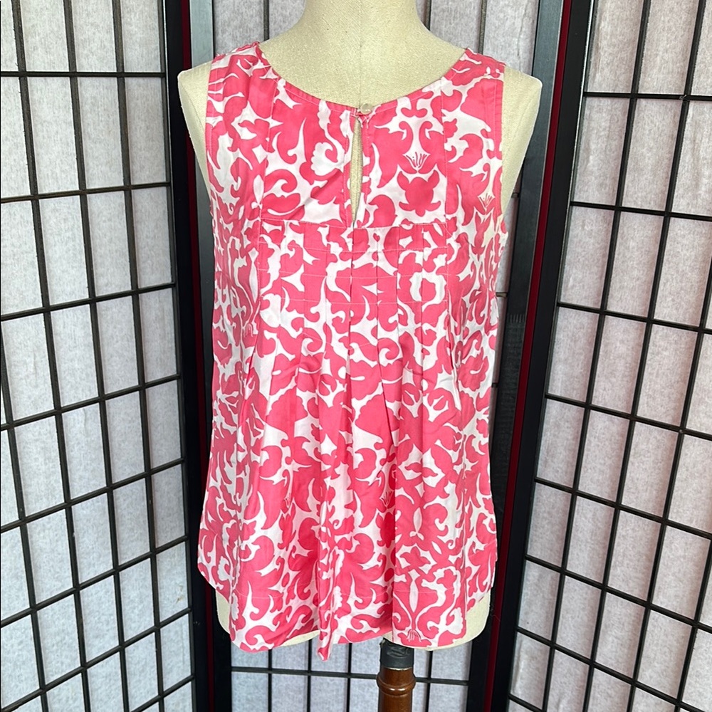 Lily Pulitzer pink and white sleeveless blouse with relaxed fit